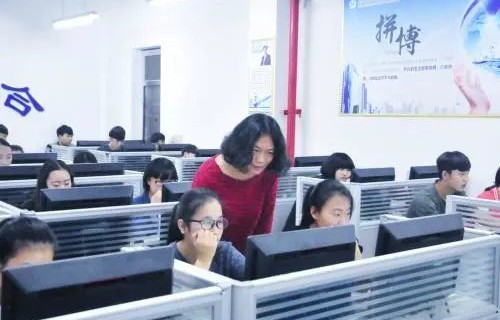 技校里的电子商务专业